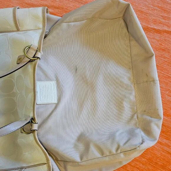 Beautiful Coach Bag - Picture 15 of 17